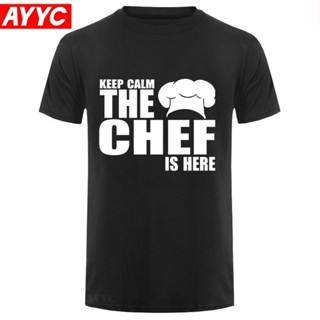 Bubunite เสื้อยืดเด็กผู้ชาย เสื้อยืดแขนสั้น ผ้าฝ้าย พิมพ์ลาย Keep Calm The Chef Is Here สําหรับผู้ชายS-5XL