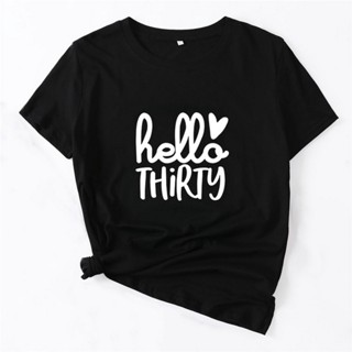 Frogg0-Shop เสื้อยืดครอปเสื้อยืดแขนสั้น พิมพ์ลายกราฟฟิค Hello Thirty สีดํา เหมาะกับของขวัญวันเกิด สําหรับเด็กผู้หญิง 30