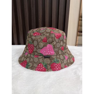 🍓🍓ลายน้องสตอเบอรี่🍓🍓🍓
หมวก💙💓NEW Coach Signature Wild Strawberry Print Bucket Hat