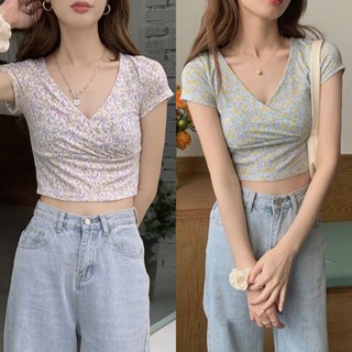 Fulllove พร้อมส่ง เสื้อครอป ท็อป เสื้อครอปคอวี ทรงสวย sexyเบาๆ Floral Crop Top 21#