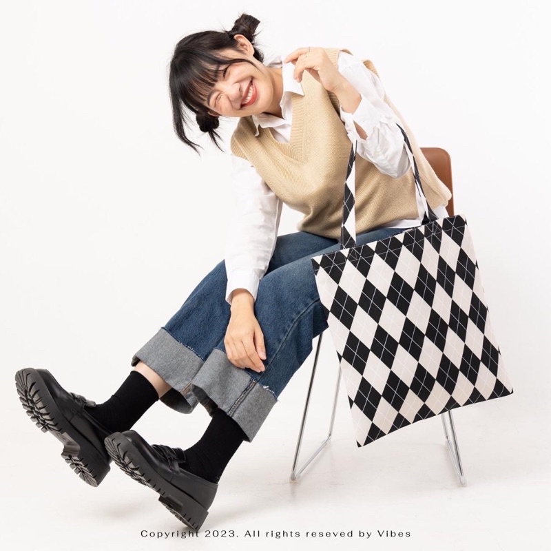 เพิ่มผ้าใหม่ vibes.brandd Checkcross tote bag กระเป๋าผ้า มีผ้า 2 แบบ