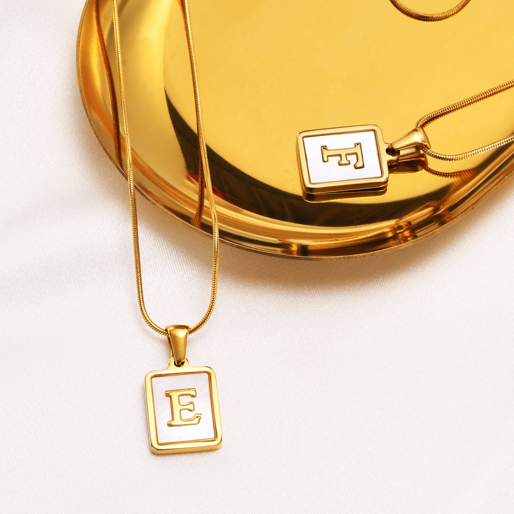 Vnox สร้อยคอ สเตนเลส ประดับจี้รูปตัวอักษร สีทอง สําหรับผู้หญิง