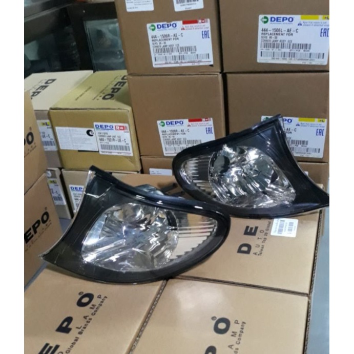 ไฟมุม BMW E46 ปี02-05 ราคาคู่ละ1300 รุ่นตายกสีดำ
