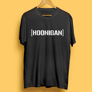 Frogg0-Shop เสื้อยืดสีดำ เสื้อยืดผู้ชาย เสื้อยืด ผ้าฝ้าย พิมพ์ลาย Hoonigan Rally สําหรับแข่งรถ ผ้านุ่ม