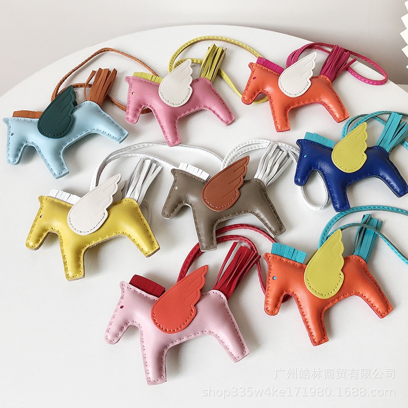 {ฤดูใบไม้ผลิมาใหม่} Angel Pegasus จี้ Hand-stitched หนังแกะพวงกุญแจแพลทินัมกระเป๋าจี้สร้างสรรค์จี้รถ