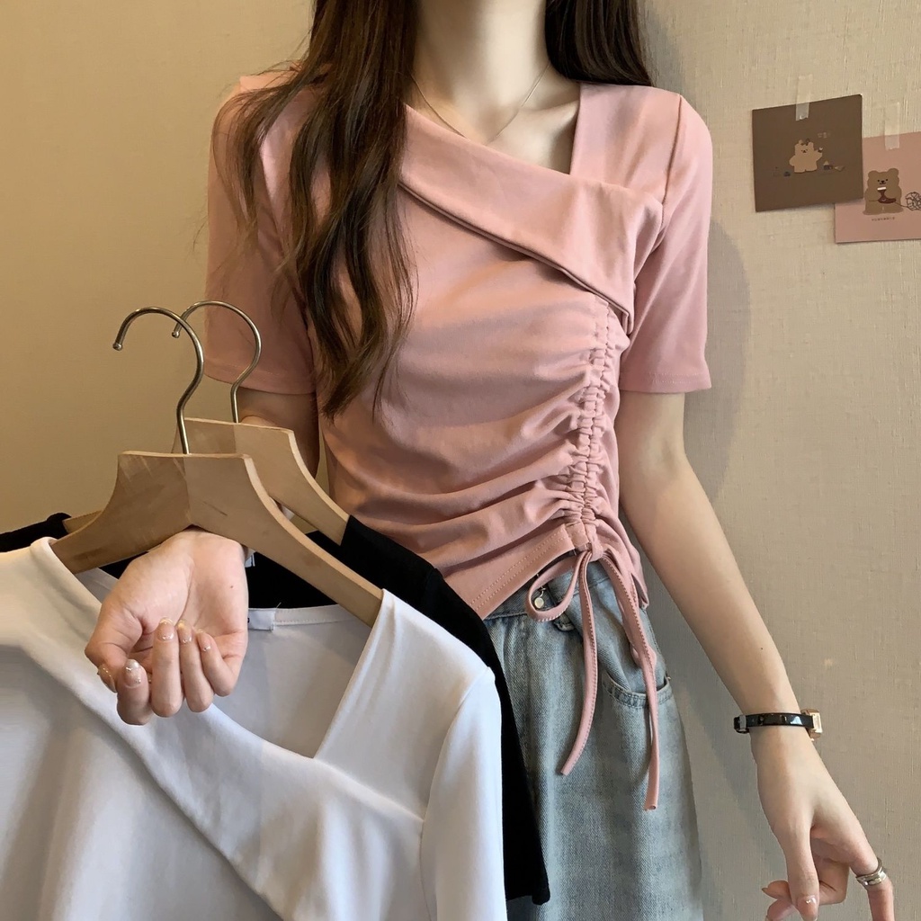 พร้อมส่ง✨ แฟชั่นเกาหลี สีทึบ คอเอียง แขนสั้น เสื้อยืด ทรงสลิม ยับด้านบน มี 3 สี