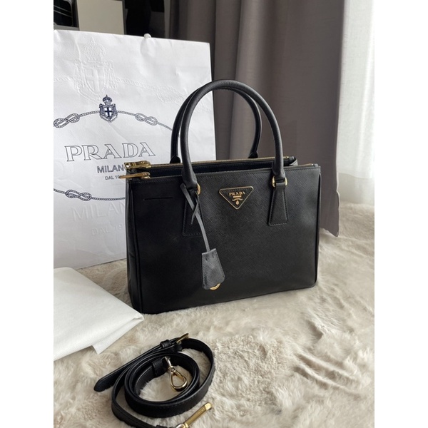 Prada Saffiano Lux 30 2-Zips สีดำ nero / yr.12