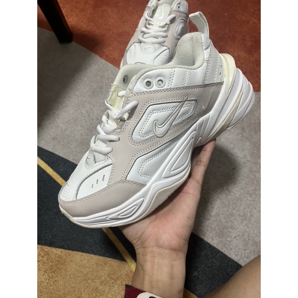 รองเท้าผ้าใบมือสอง M2K