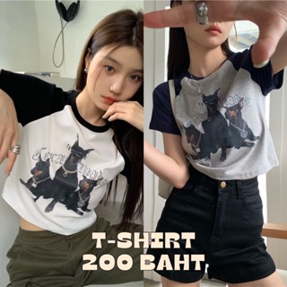 พร้อมส่ง เสื้อยืดคอกลมแขนสั้นสีทูโทนสีดำขาวและสีกรมเทา ทรงครอป ทรงเข้ารูป ดีเทลมีงานสกรีนลายด้านหน้า ผ้าคอตตอนยืด