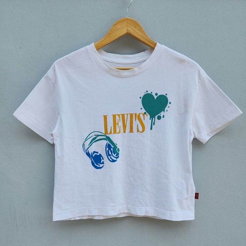 LEVI'S เสื้อยืดครอป ไซส์ S มือสอง อกเสื้อ 39" ความยาว 20.5"