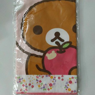 (แท้) San-X ผ้าเช็ดหน้า ผืนใหญ่ สีชมพูอ่อน ลายRillakuma ถือแอบเปิ้ล 43*43 cm. จากญี่ปุ่น Made in JAPAN