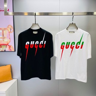 Gucci เสื้อยืดแขนสั้น ผ้าฝ้ายแท้ พิมพ์ลายตัวอักษร แฟชั่นฤดูร้อน สําหรับผู้ชาย และผู้หญิง