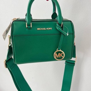 💚🎉กระเป๋าทรงหมอน หนัง สีเขียว สด ทั้งใบ Michael KORS duffle *8 นิ้ว