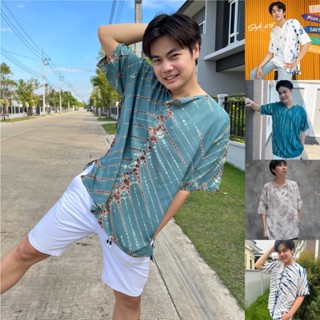 (ลด 60.- กรอกโค้ด WMUASX) Style kik | Tee shirt style tie dye   เสื้อคอวีผ่าทรงบอย เสื้อมัดย้อม