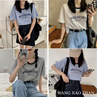 WANG JIAO ZHAN เสื้อครอปท็อป คอกลม แขนสั้น พิมพ์ลายตัวอักษร ทรงหลวม สีตัดกัน สไตล์เรโทร