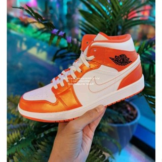 ∋☌รองเท้า Air Jordan 1 Midรองเท้าผ้าใบผู้ชายญิง