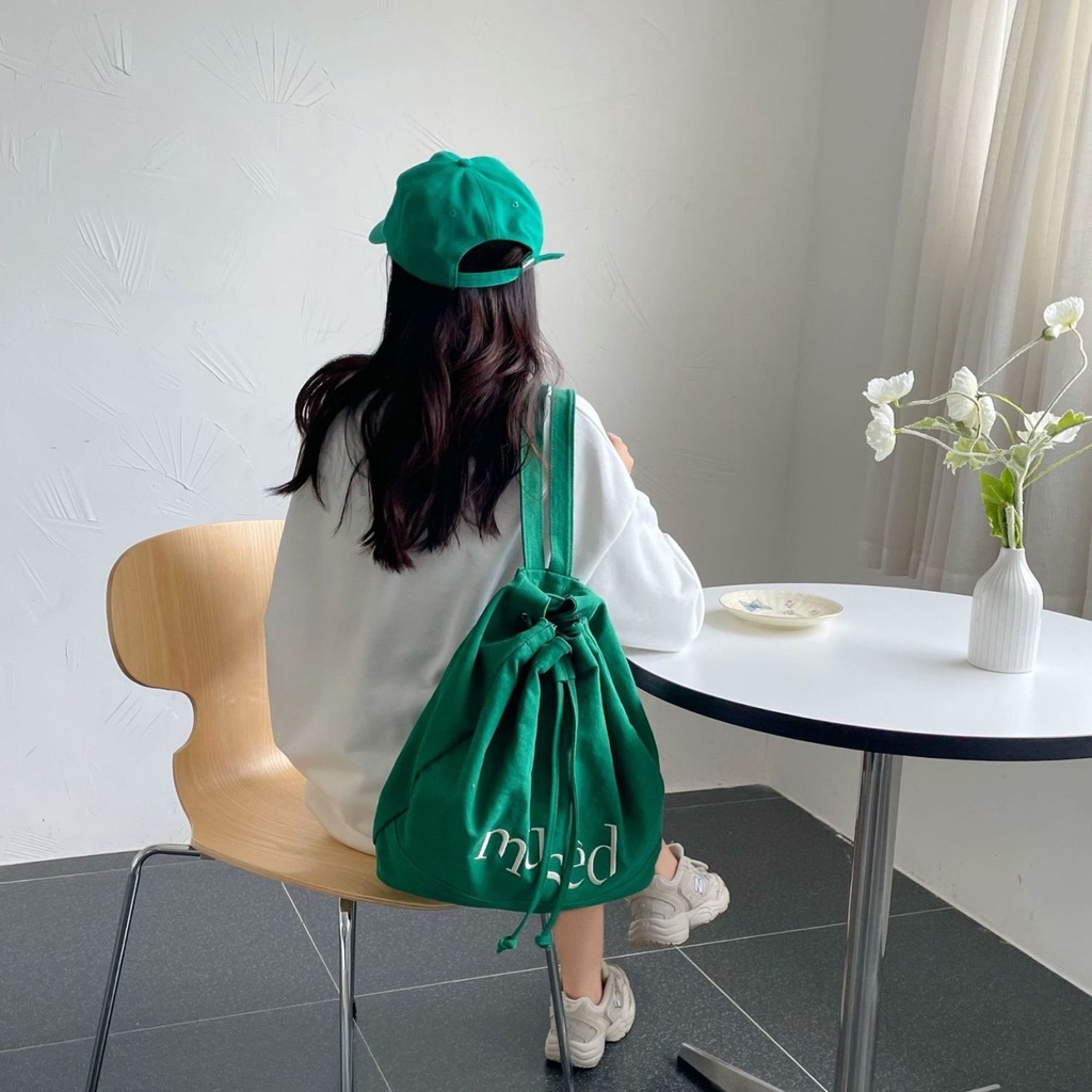 💛ญี่ปุ่นและเกาหลีใต้ drawstring กระเป๋าเป้สะพายหลังเย็บปักถักร้อยตัวอักษรความจุขนาดใหญ่ถุงถังกระเป๋าเดินทางกระเป๋า