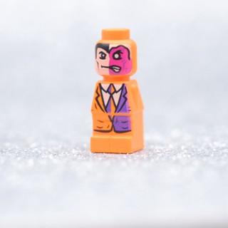 LEGO Two-Face Microfig Hero DC  - LEGO เลโก้ มินิฟิกเกอร์ ตัวต่อ ของเล่น