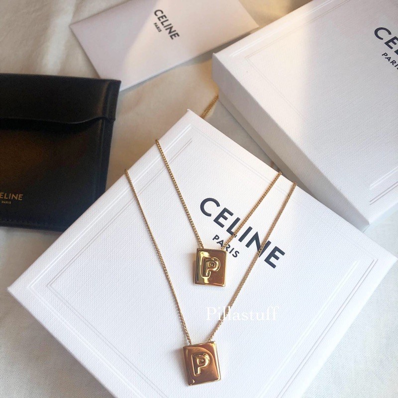 Celine ALPHABET สร้อยคอตัวอักษรทองเหลืองเคลือบทอง ขนาด 4 ซม. แบบมินิมอล