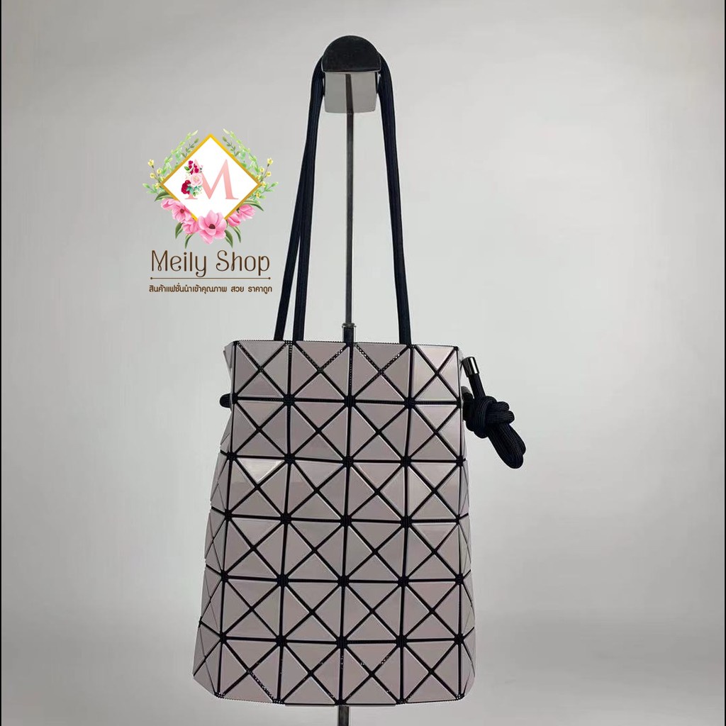 กระเป๋าสะพาย แฟชั่นญี่ปุ่น Issey Miyake Bao แฟชั่นยอดนิยม มีให้เลือกหลายสี กระเป๋าทรงถุง กระเป๋าถือ รูปแบบเก๋ งานสวย