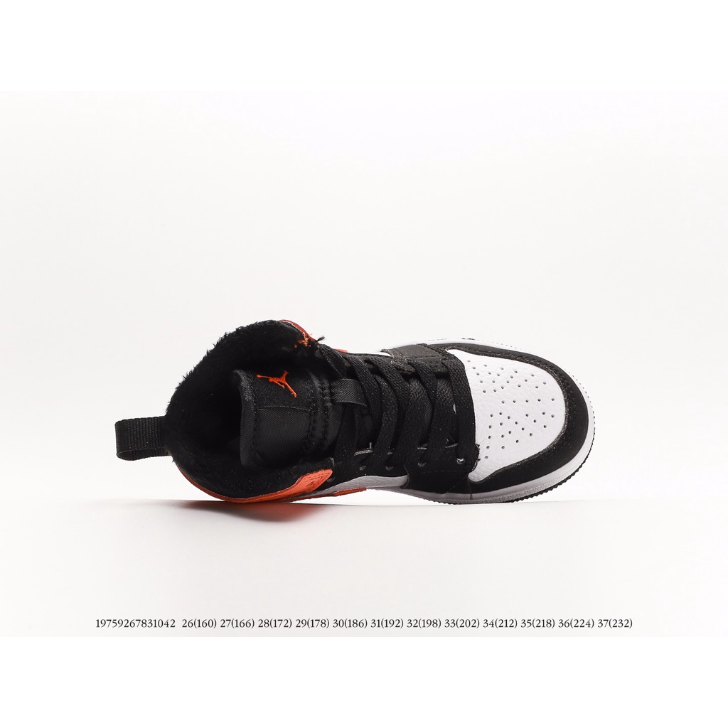 ☫Nike Air Jordan 1 Mid SE Sanddrift AJ1 basketball shoes casual sneakers for boys and girlsรองเท้าผ้าใบ nike แท้100% ผู้