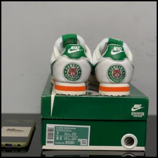 !Nike Classic Cortez Stranger Think Wpine Pine Green ของแท้ 100% เป็นต้นไป