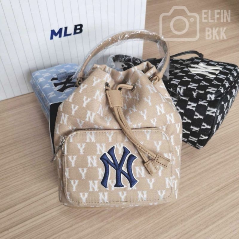 ❀♛แท้  MLB Monogram Nylon/ Fleece Bucket Bag กระเป๋าสะพายข้าง ขนมจีบ สียีนส์/สีเบจ/สีดำ/สีฟ้า/สีน้ำตาล/สีขาว