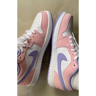 รองเท้าผ้าใบผู้ชายญิง✟﹍♀Air Jordan 1 Low SE Arctic Punch Pink White Purple