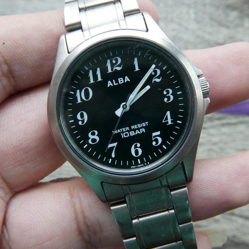 นาฬิกา Vintage มือสองญี่ปุ่นAlba Titanium V501 0B00ระบบQUARTZ ผู้ชาย ทรงกลม กรอบเงิน หน้าดำ หน้าปัด 41มม