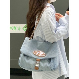[พร้อมส่ง] ใหม่ กระเป๋ายีน จุของได้เยอะ แต่งสายโซ่คล้อง