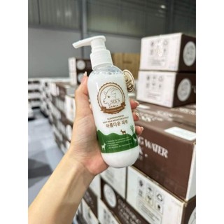 คลีนซิ่งนมแพะ (แพคเกจใหม่) คลีนซิ่ง นมแพะ Siss Cleansing Water Goat milk Mountain Extract Siss 200ml