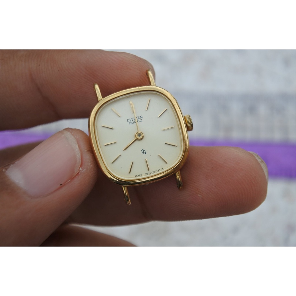 นาฬิกา Vintage มือสองญี่ปุ่น CITIZEN ชุบทอง ระบบ QUARTZ ผู้หญิง ทรงสี่เหลี่ยม กรอบทอง หน้าทอง หน้าปัด 21มม