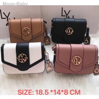 ขายร้อน/▨❈กระเป๋าสะพายข้าง วิเวียน  LYN crossbody รุ่นใหม่ สายปรับได้มีป้ายหนังห้อย 【ราคาโรงงาน】