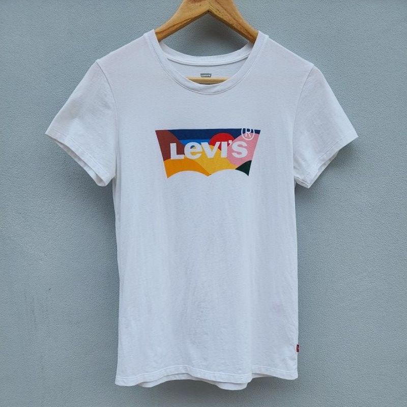 LEVI'S เสื้อยืด ไซส์ S มือสอง อกเสื้อ 34" ความยาว 25"