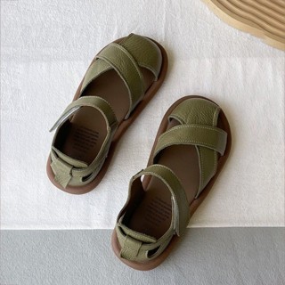 ⊕✱รองเท้าแตะหนังวัวของผู้หญิง Baotou ข้ามเข็มขัดแบน Velcro รองเท้ากรงหมูฤดูร้อนกระเป๋ากลวงกับรองเท้าผู้หญิงโรมันระบายอาก