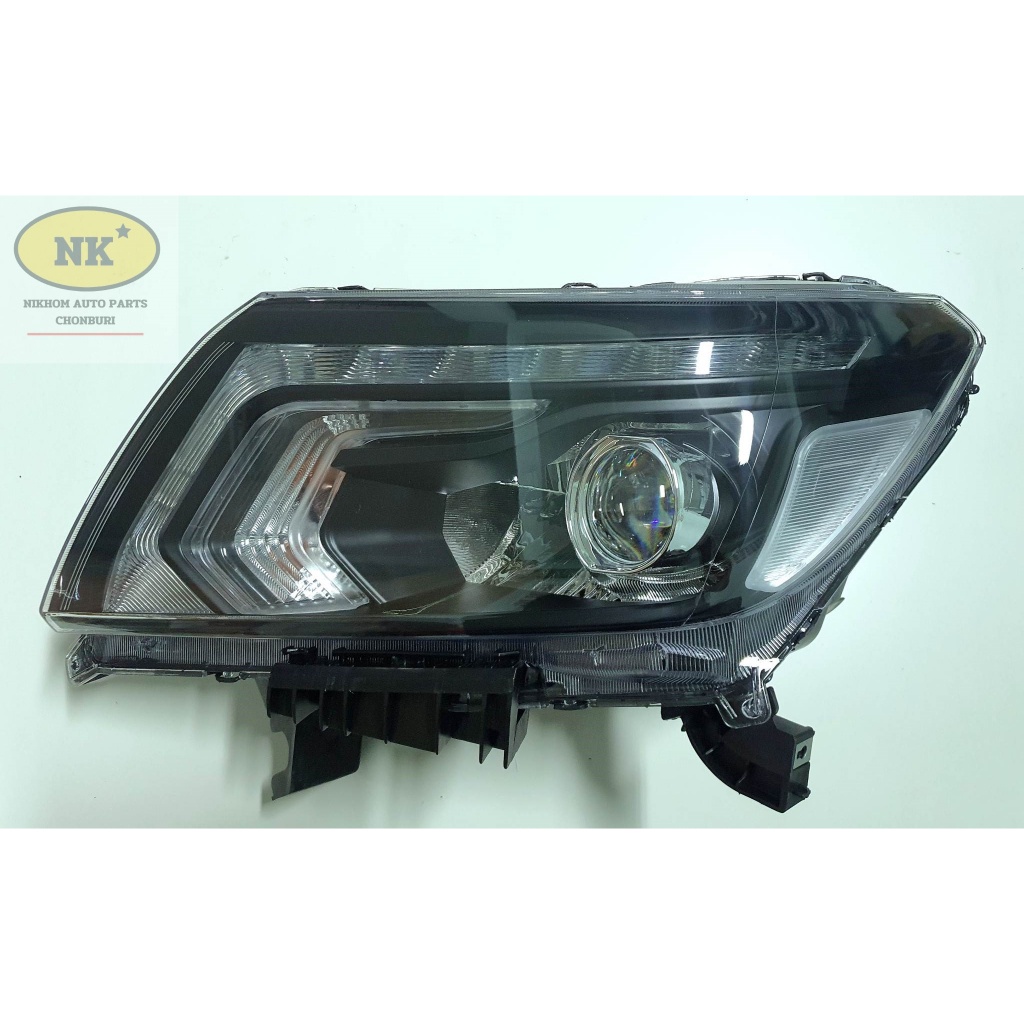 ไฟหน้า นิสสัน นาวาร่า NP300 รุ่นไฟ LED *โคมดำ* / Nissan Navara NP300 LED Black Edition (ราคาต่อข้าง)