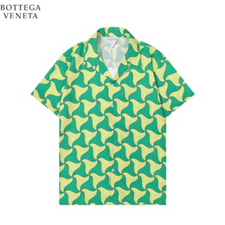 BOTTEGA VENETA [พร้อมส่ง] เสื้อเชิ้ตแขนสั้นลําลอง คอปกพับ พลัสไซซ์ สไตล์วินเทจ สําหรับผู้ชาย 2023