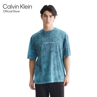 CALVIN KLEIN เสื้อยืดผู้ชาย Standard Logo Extension ทรง Relaxed  รุ่น 40LM227 CFL - สีฟ้า