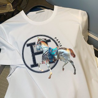 Hermes เสื้อยืดคอกลม แขนสั้น ผ้าฝ้ายแท้ พิมพ์ลายตัวอักษร H-letter horse ประดับเพชร สําหรับผู้ชาย