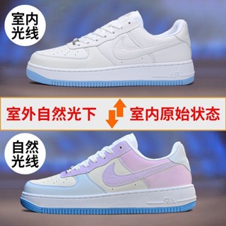 ♙☁▨Air Force One รองเท้าผู้ชาย Thermal Induction Chameleon af1 Casual รองเท้าบอร์ด Putian กีฬาด้านล่างหนาขนาดเล็กสีขาวรอ