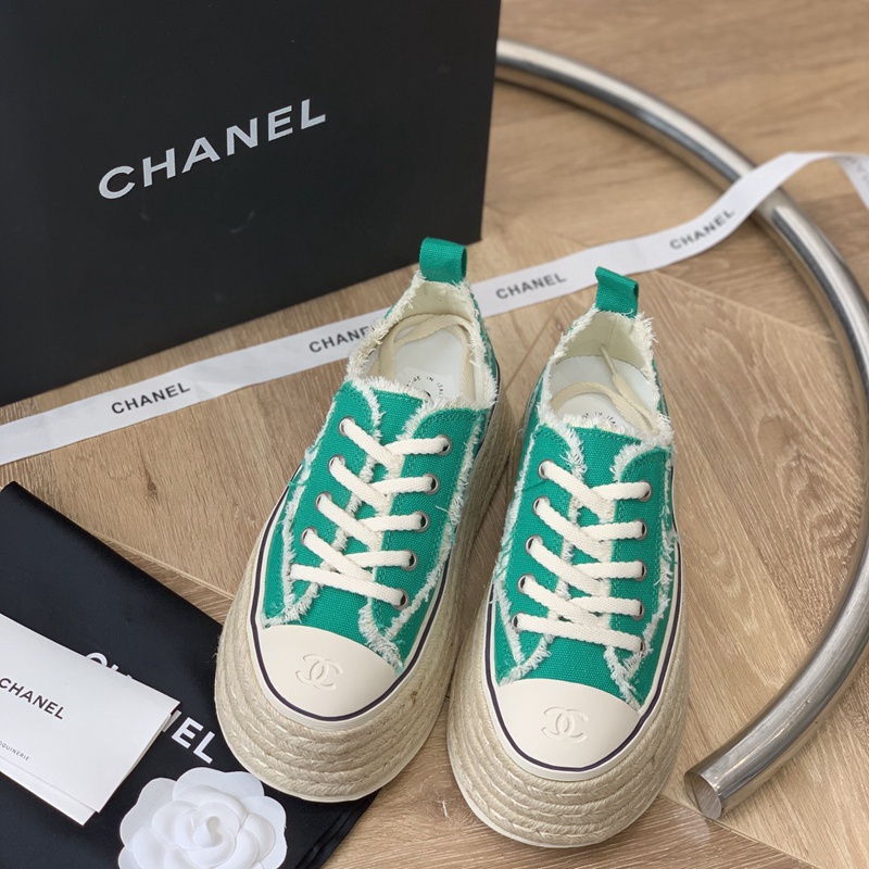 Chanel รองเท้าผ้าใบลําลอง ส้นหนา 4 ซม. สีเขียว สําหรับสตรี