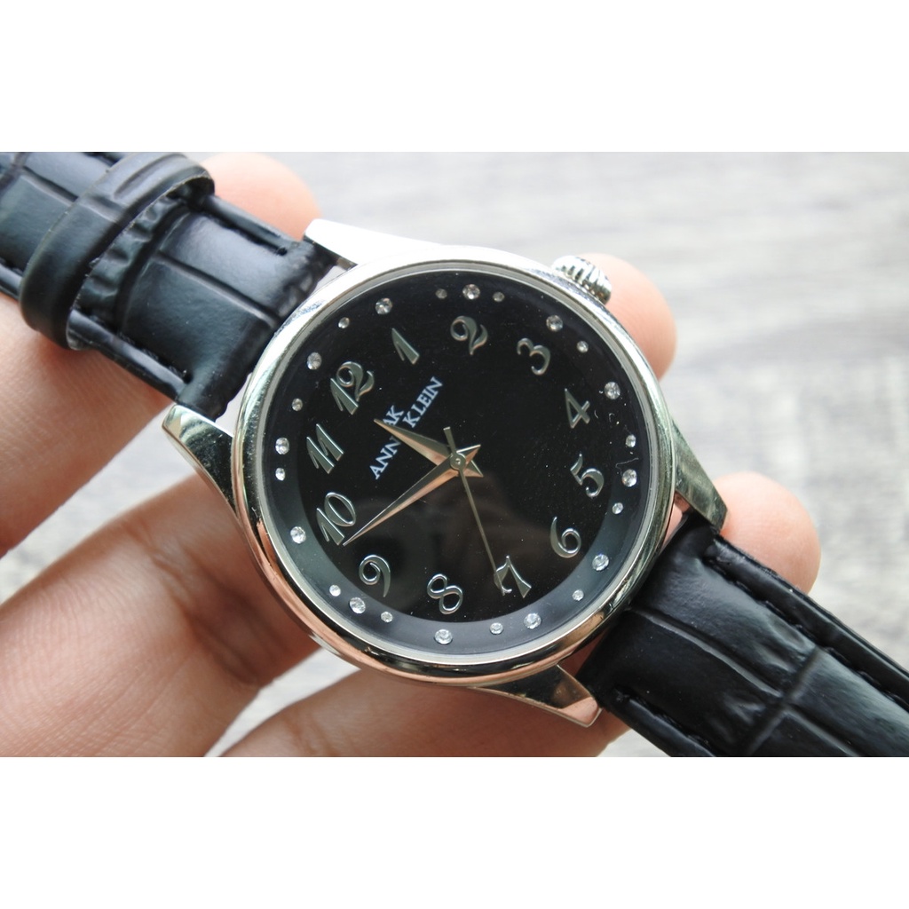 นาฬิกา Vintage มือสองญี่ปุ่น AK ANNE KLEIN ระบบ QUARTZ ผู้หญิง ทรงกลม กรอบเงิน หน้าดำ หน้าปัด 40มม
