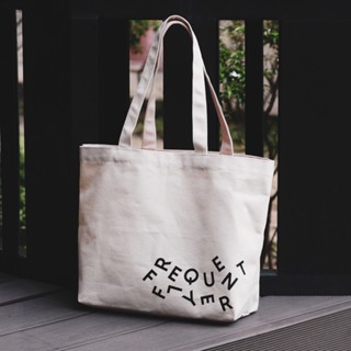 ✌พร้อมส่ง ! กระเป๋าผ้าแคนวาส Canvas tote bag รุ่น Frequent Flyer สกรีนลายชื่อประเทศ และ Code สนามบิน by Hundred above