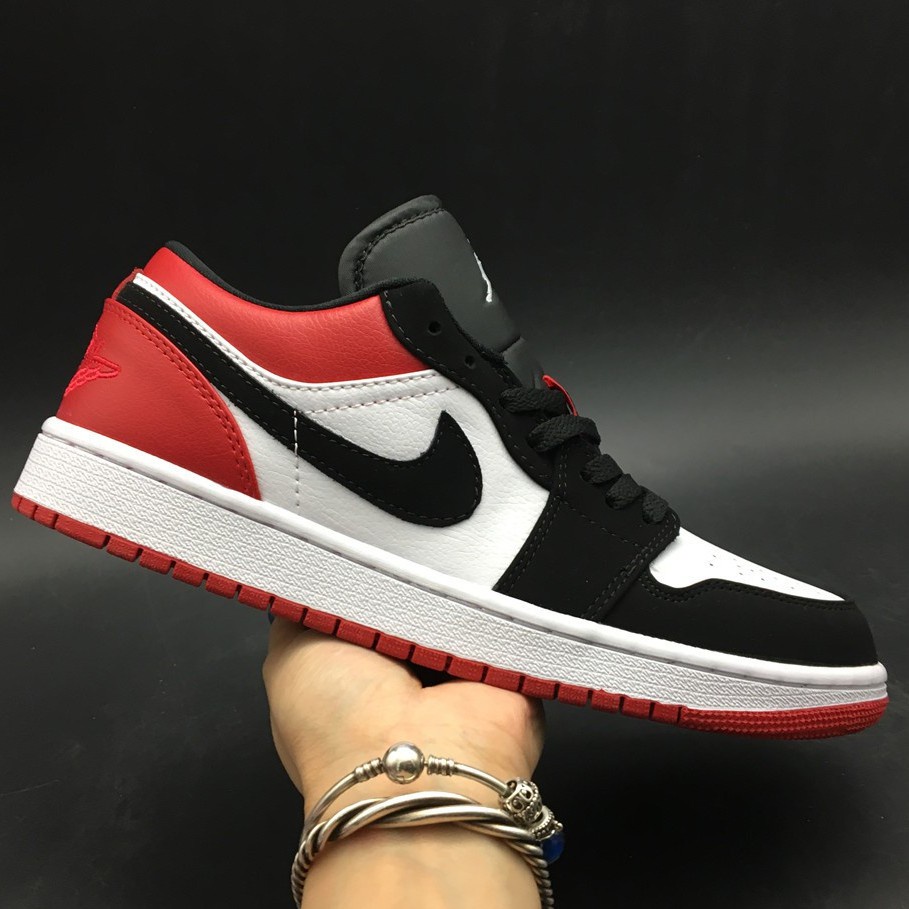 รองเท้าผ้าใบ nike♠☇✑สินค้าลิขสิทธิ์แท้ Nike Air Jordan 1 Low SB Black Toe Red รองเท้าลำลอง รองเท้ากีฬา