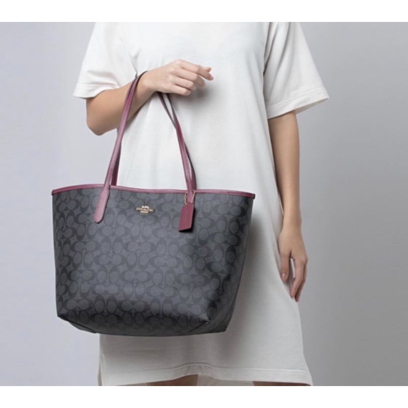 Coach City Tote In Signature Canvas