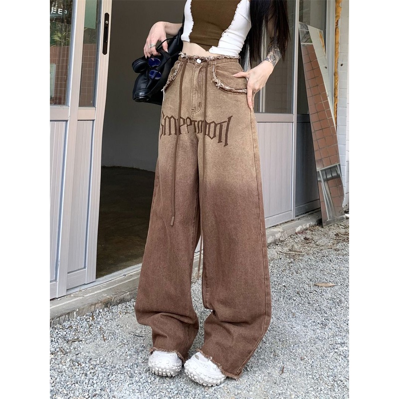 👖S-4XL เวอร์ชั่นเกาหลีขนาดบวกพิมพ์ตัวอักษรการ์ตูนสีน้ำตาลเชือกรูดไล่ระดับเอวสูงกางเกงยีนส์ขากว้างลำลองกางเกงทรงตรง