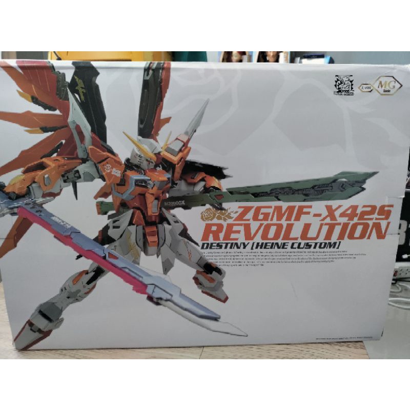 MG 1/100 destiny Heine Momoko **กล่องไม่สวยตามภาพ