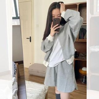 ชุดเสื้อกันหนาวลําลอง กางเกงขาสั้น สีเทา แฟชั่นฤดูร้อน สําหรับสตรี สองชิ้น
