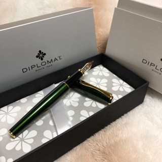 【Direct from Japan】 Discontinued New Unused Diplomat Fountain Pen Excellence Evergreen M