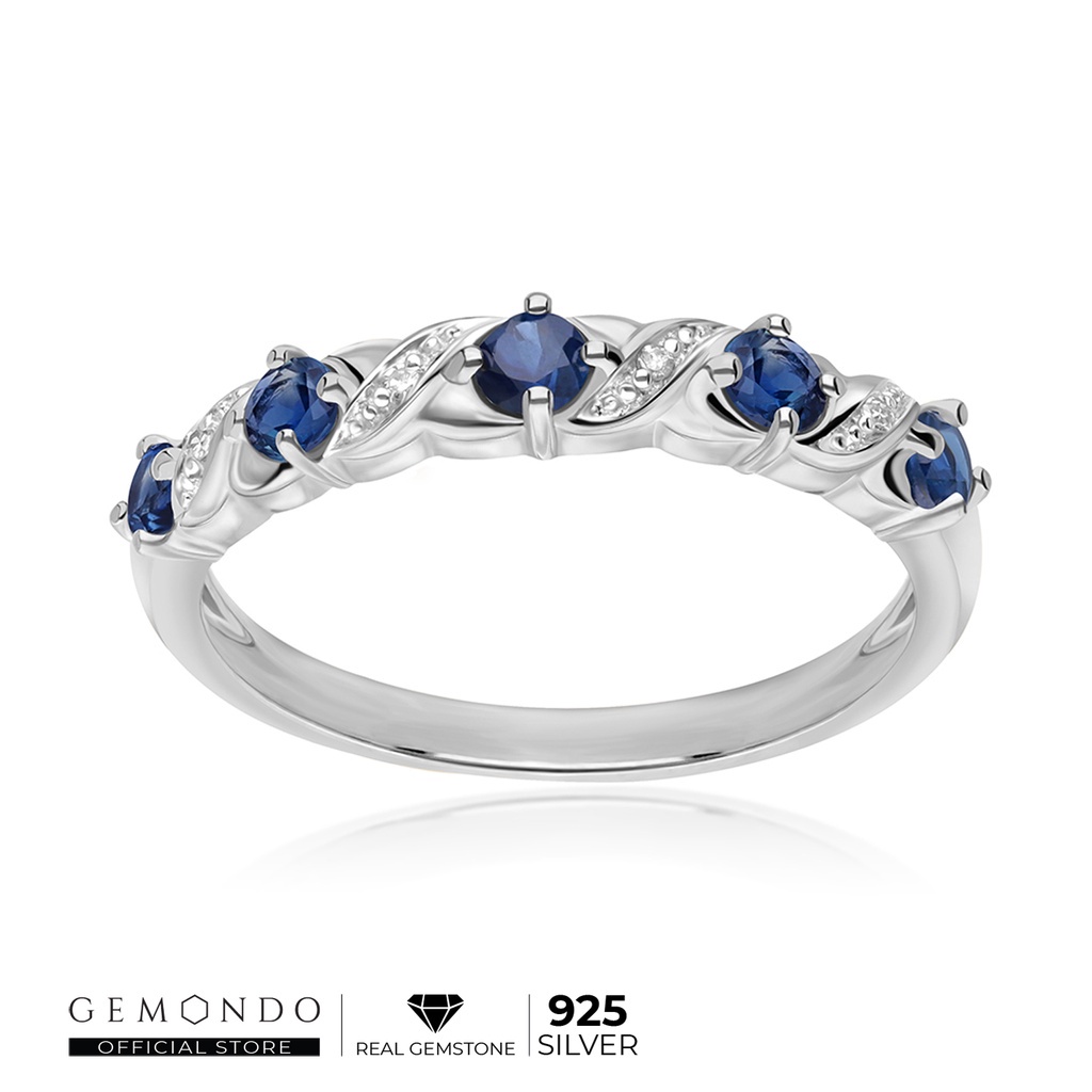 Gemondo แหวนเงินแท้ 925 ชุบโรเดียมประดับไพลิน (Blue Sapphire) และเพชร (Diamond) ดีไซน์วิคเทอเรีย